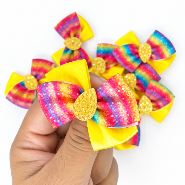 79d1d5be-e181-4cdf-84f1-0bf31b8d723a Laço Duplo em X Arco-Íris Amarelo